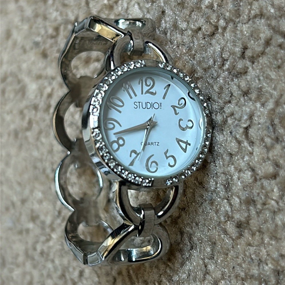Studio women’s‎ vintage silver/crystal chainlink bangle bracelet watch one size